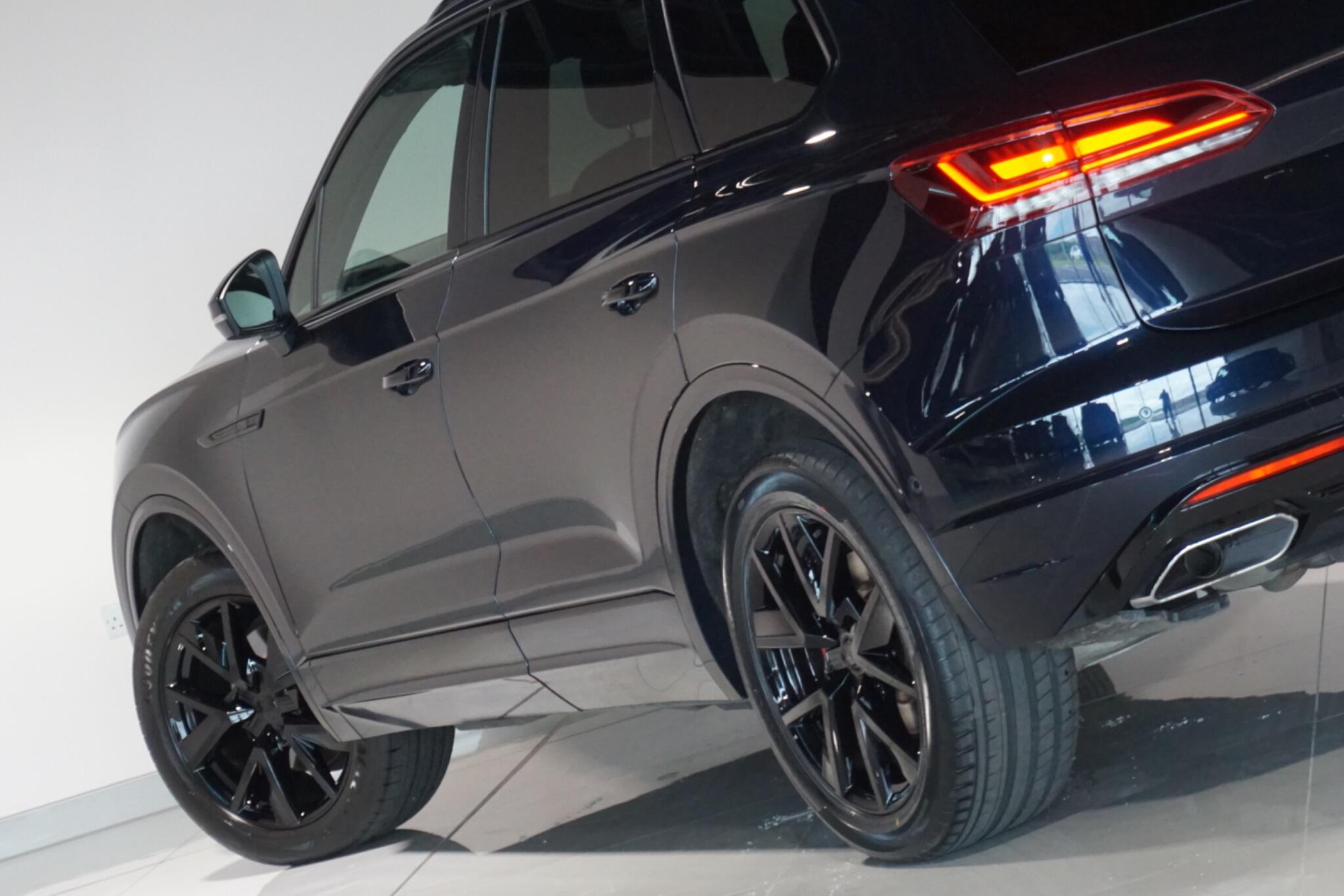 Volkswagen Touareg 3.0 TDI V6 R-Line SUV 5dr Diesel Tiptronic 4Motion Euro 6 (s/s) (286 ps)